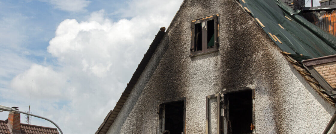 vyhořelý dům, pojištění nemovitosti