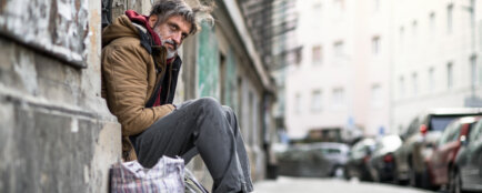 lidé bez domova, příspěvek na živobytí, superdávka