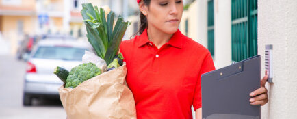 kurýr jídlo, rohlik.cz